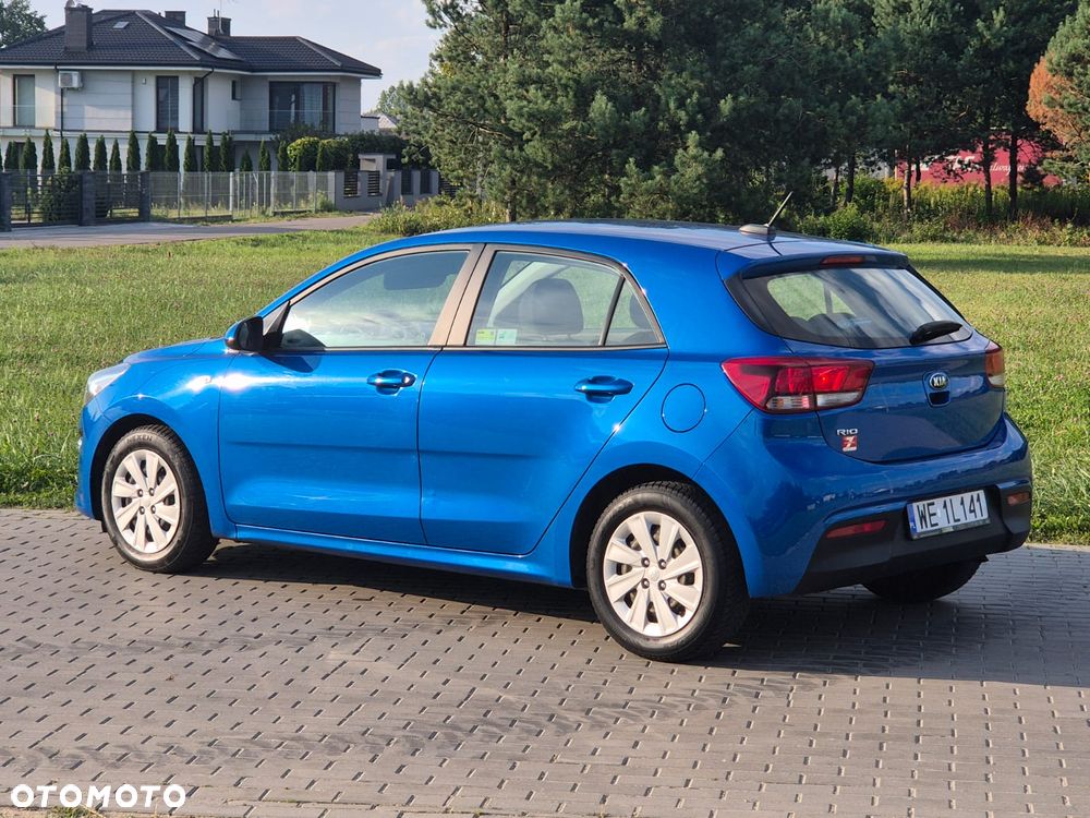 Kia Rio 1.2 L - 16