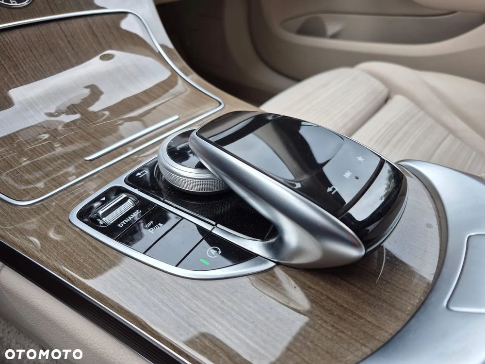 Mercedes-Benz Klasa C 220 d 4-Matic 9G-TRONIC - 20