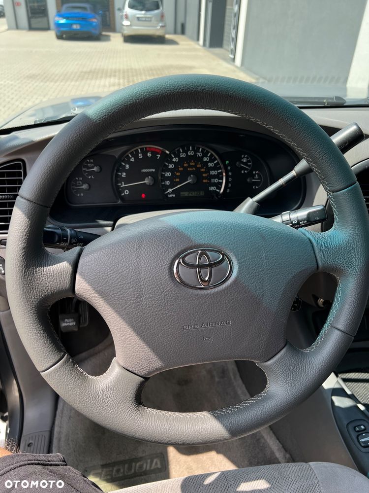 Toyota Sequoia - 6