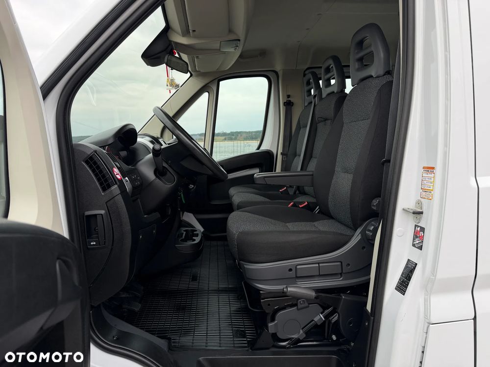 Fiat Ducato Doka 7 osób / Brygadowy / Paka 3.3m / Wzmacniany Maxi Koła 16" / Silnik Iveco 2.3 140km  / Ledy / Bogate wyposażenie / Zadbany jak nowy / 1 Właściciel / Salon PL / FV23% - 25