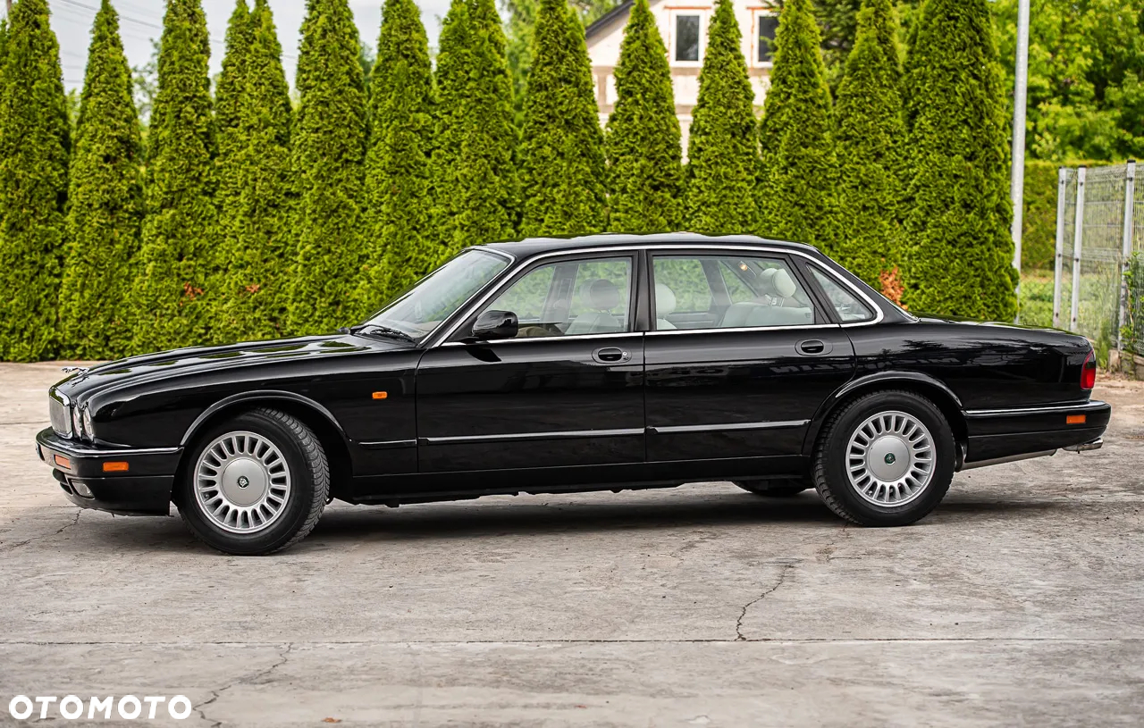 Jaguar XJ - 18