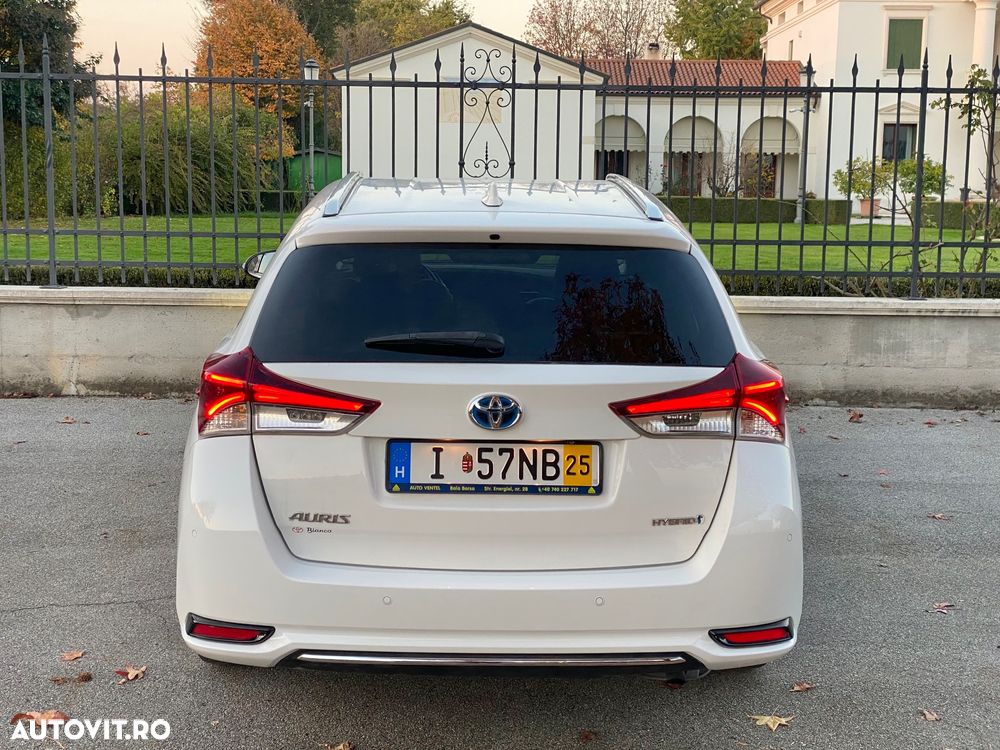 Toyota Auris 1.8 L VVT-i Hybrid Sol + - 4