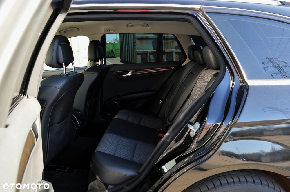 Mercedes-Benz Klasa C 180 Kompressor BlueEFFICIENCY Elegance - 7