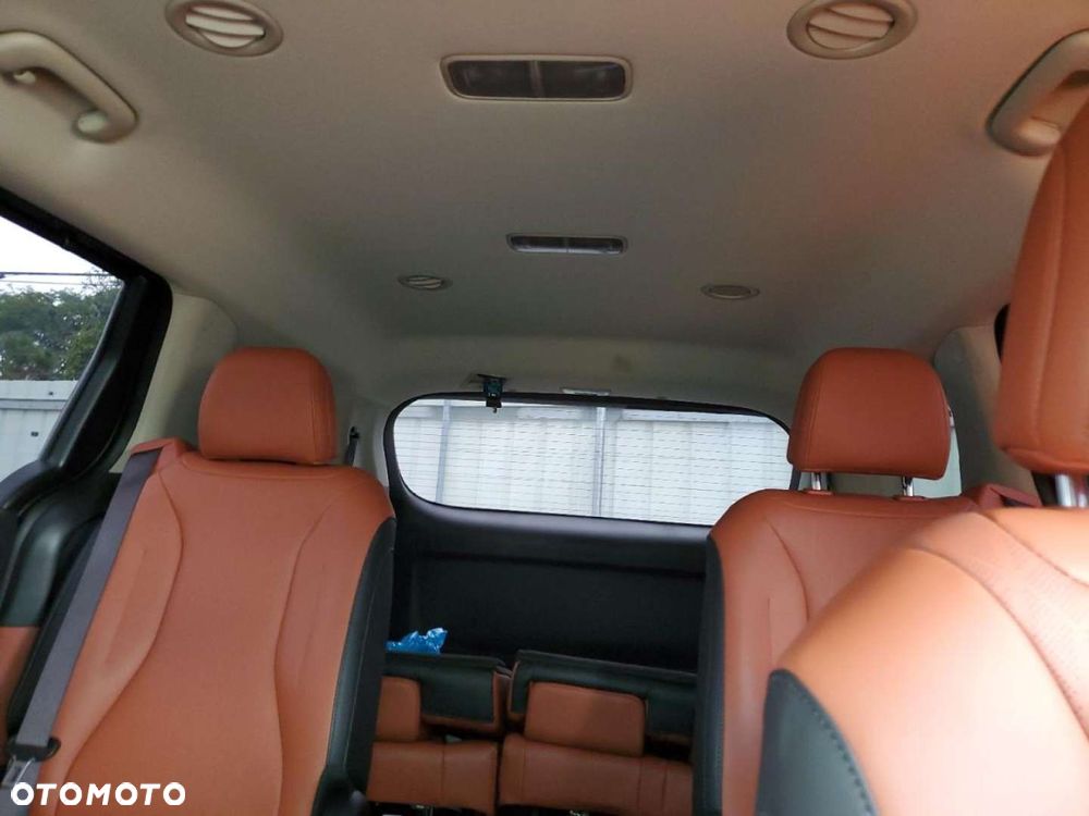 Kia Carnival - 5