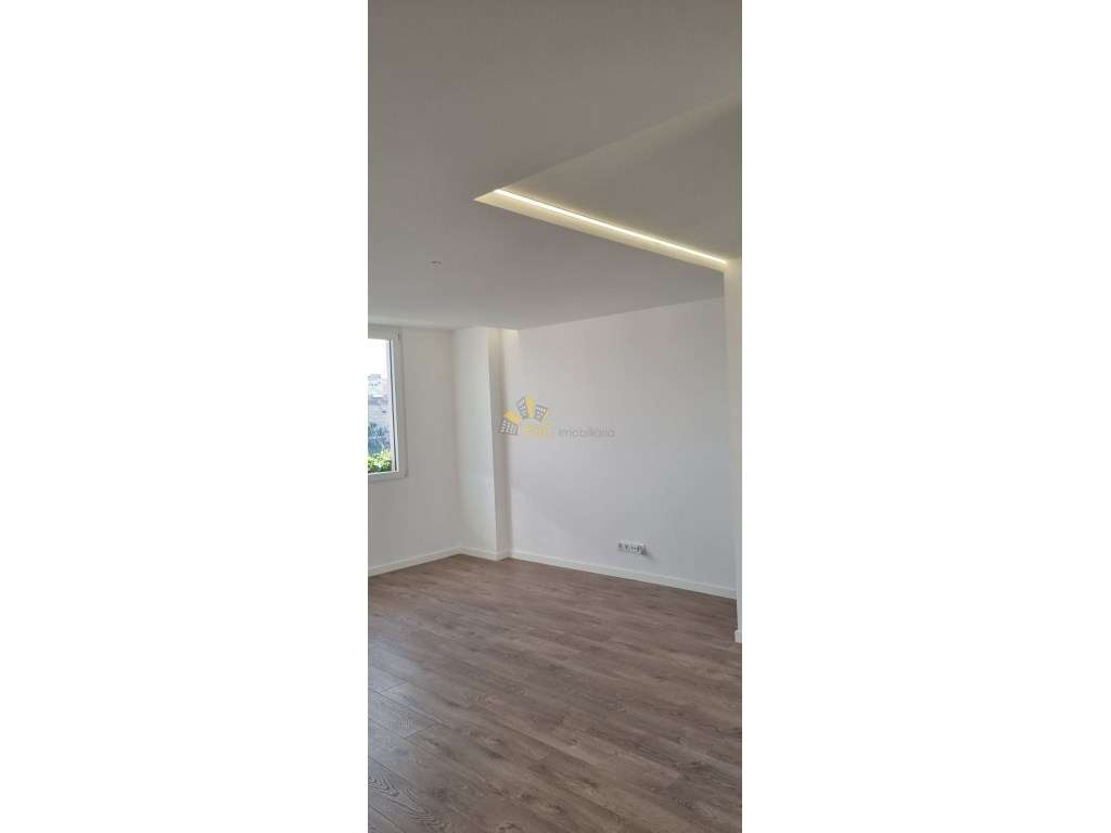 Apartamento T2+1 totalmente remodelado, atualmente ainda em fase de... - Grande imagem: 4/15