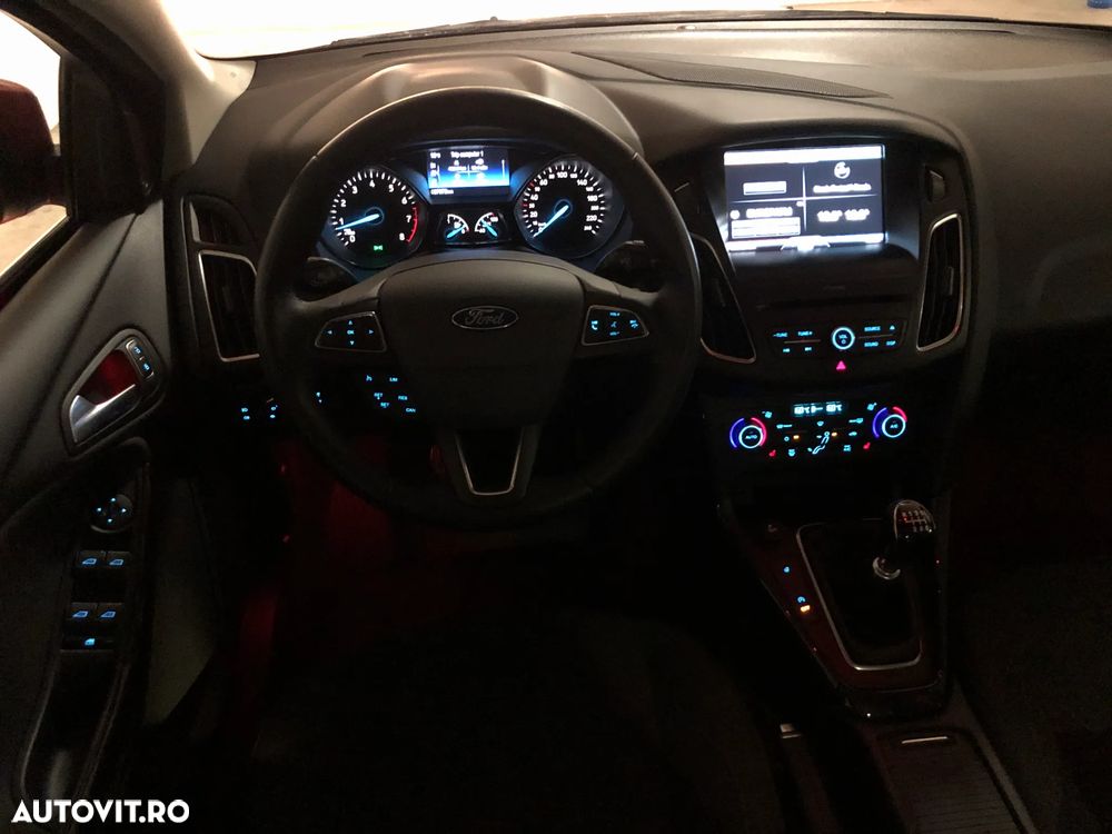 Ford Focus 1.0 EcoBoost Titanium - 30