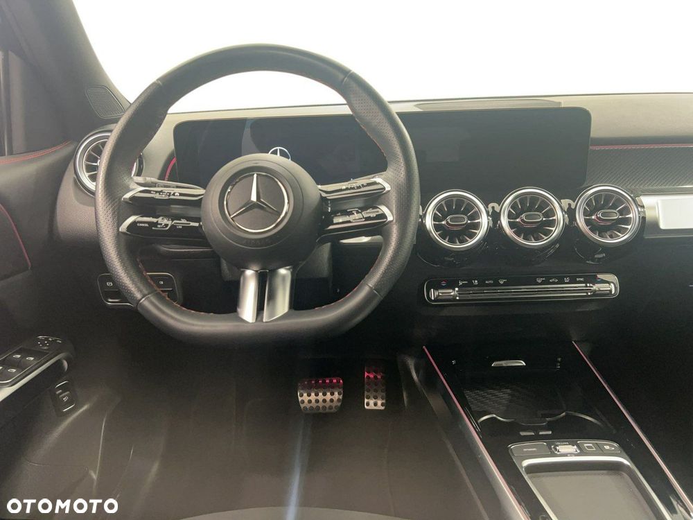 Mercedes-Benz GLB - 9