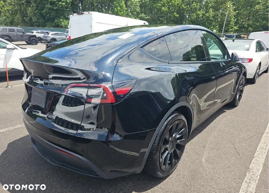 Tesla Model Y Long Range Dual Motor AWD - 4