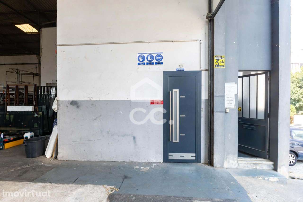 Armazém para venda no centro de Nogueira da Maia - Grande imagem: 3/5