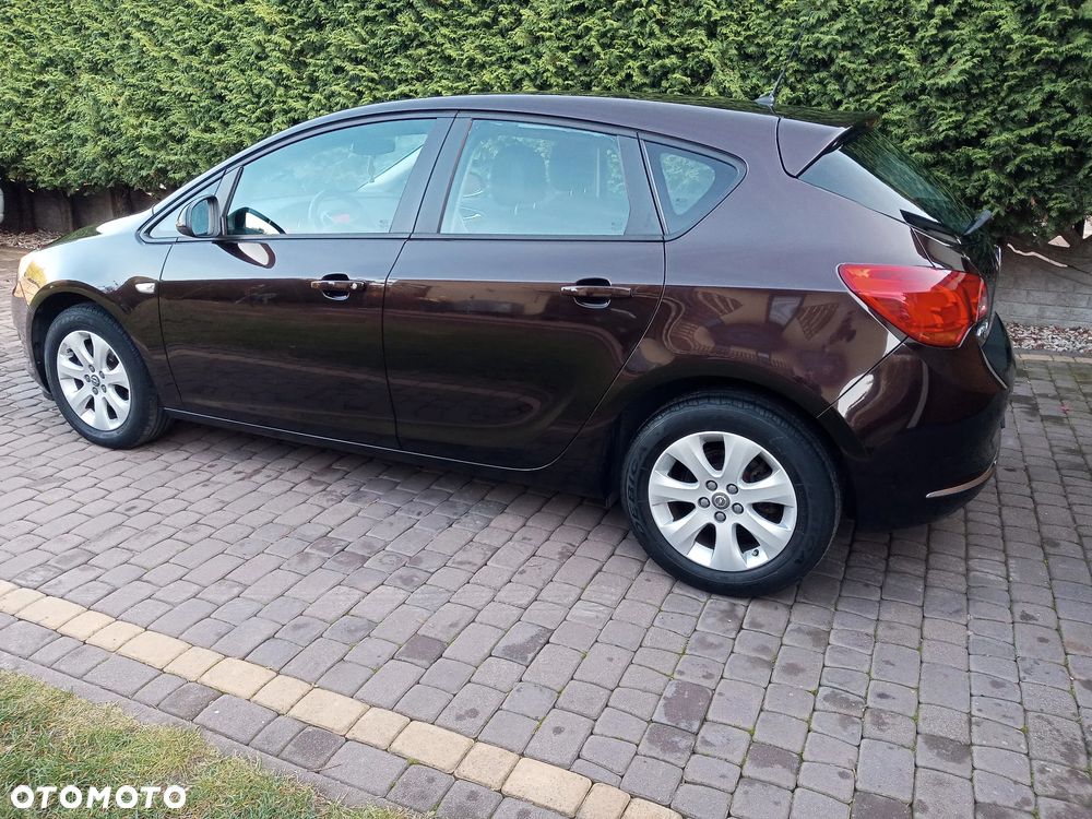 Opel Astra 2014 photo 4
