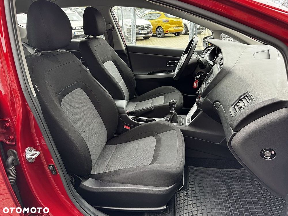 Kia Ceed 1.6 GDI L - 12