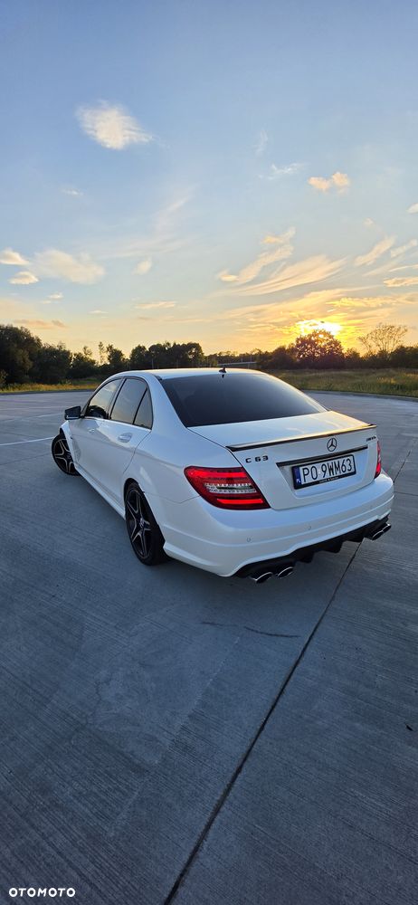 Mercedes-Benz Klasa C 63 AMG - 17