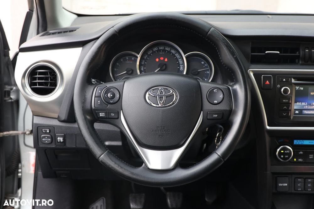 Toyota Auris 1.4 D-4D TS Luna - 12