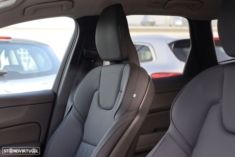 Volvo XC 60 2.0 T6 PHEV Core AWD - 8