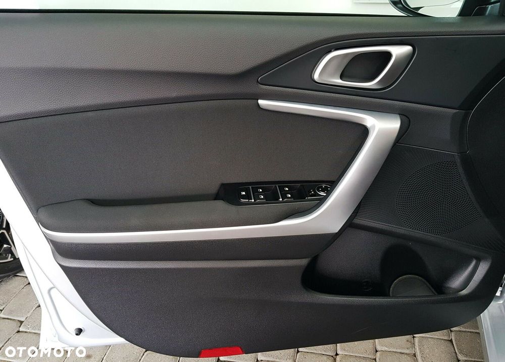 Kia Ceed - 12