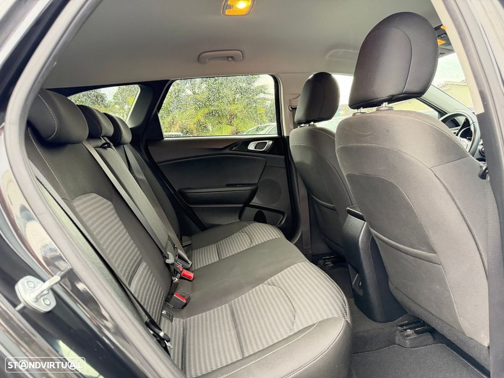 Kia Ceed SW 1.6 CRDi MHEV Dynamic - 6