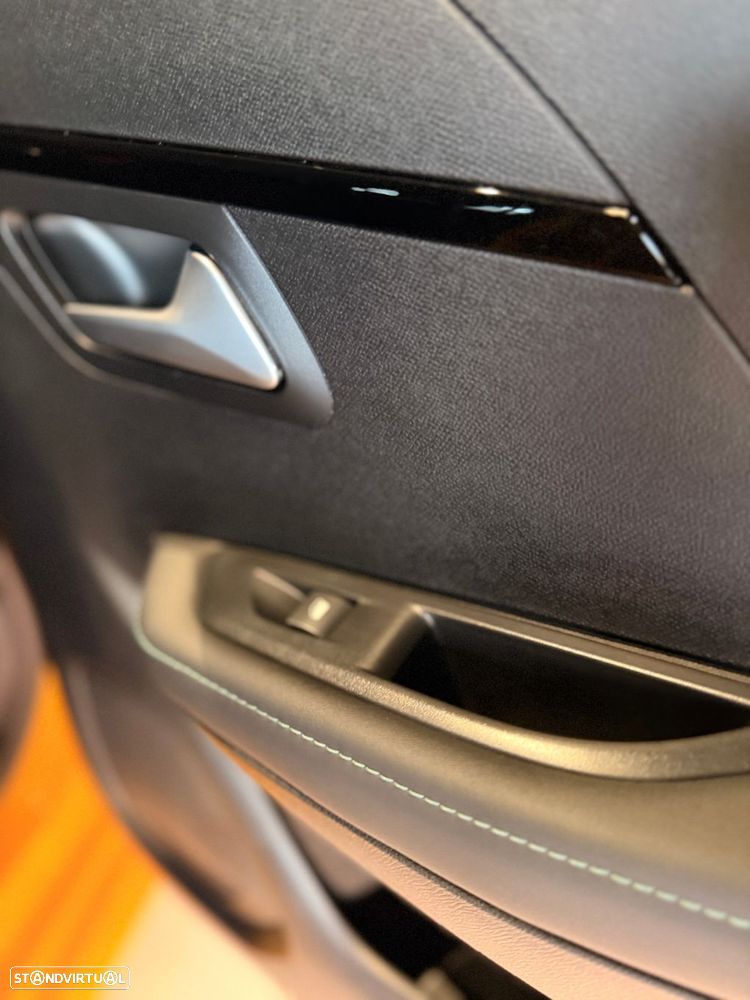 Peugeot 208 1.2 PureTech Allure - 42