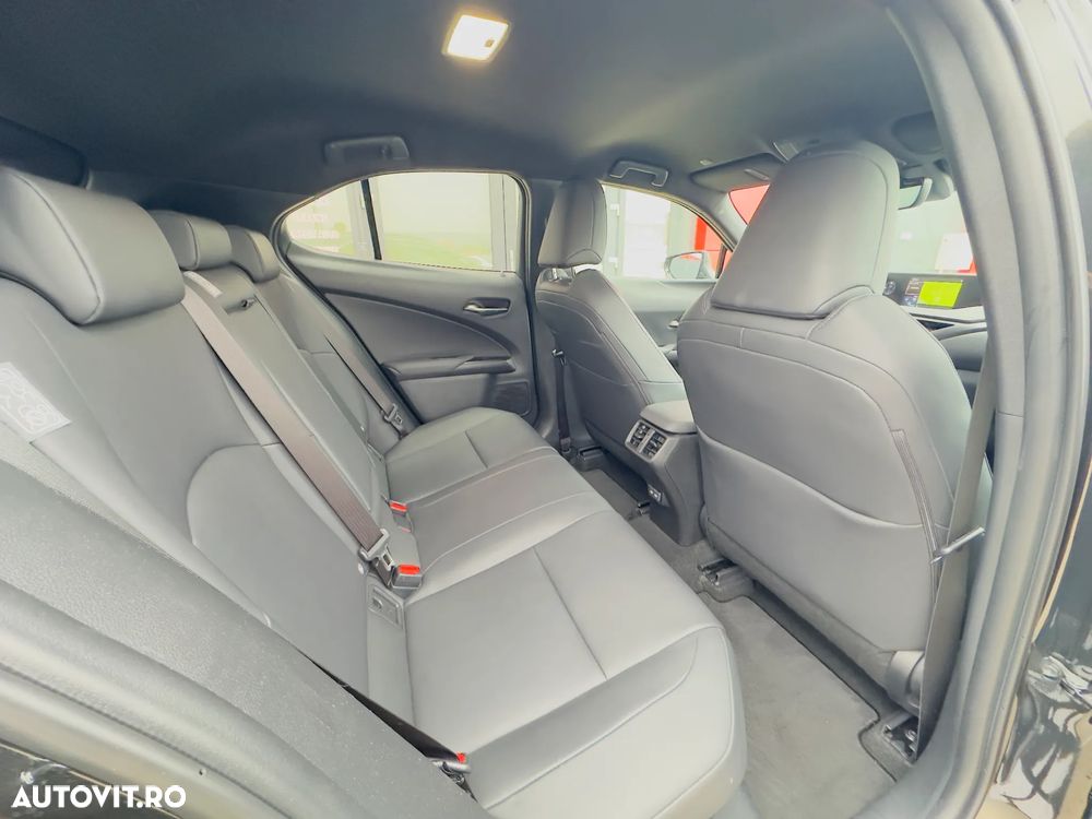 Lexus UX 250h FWD Executive - 18