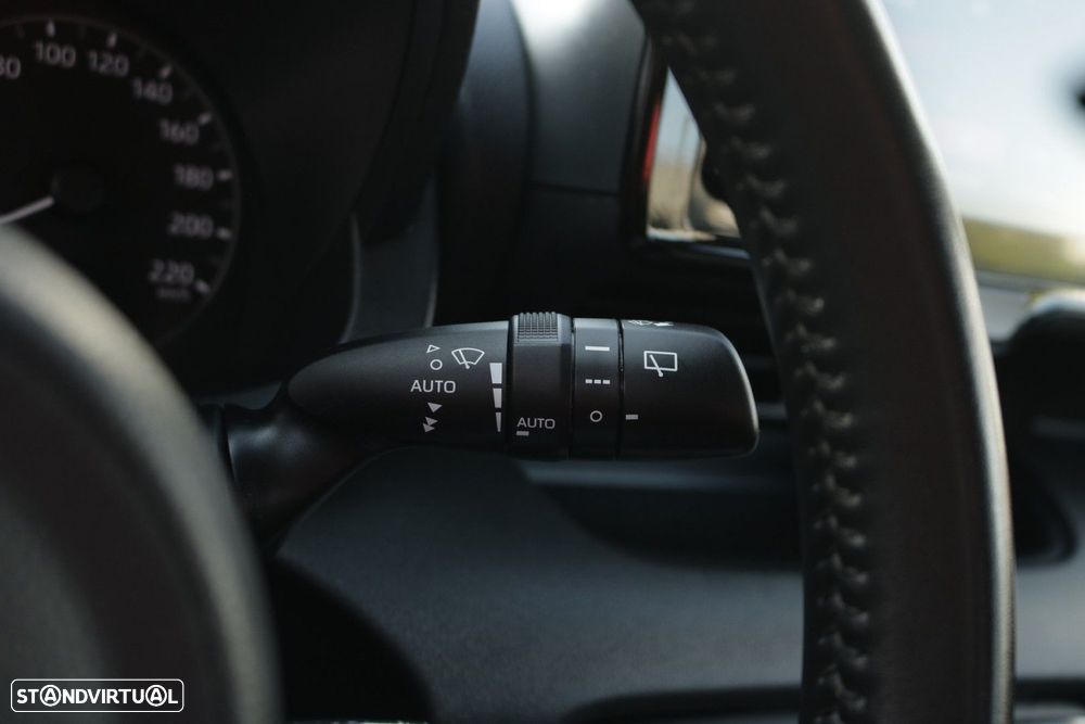 Toyota Yaris 1.5 HDF Comfort Plus - 33