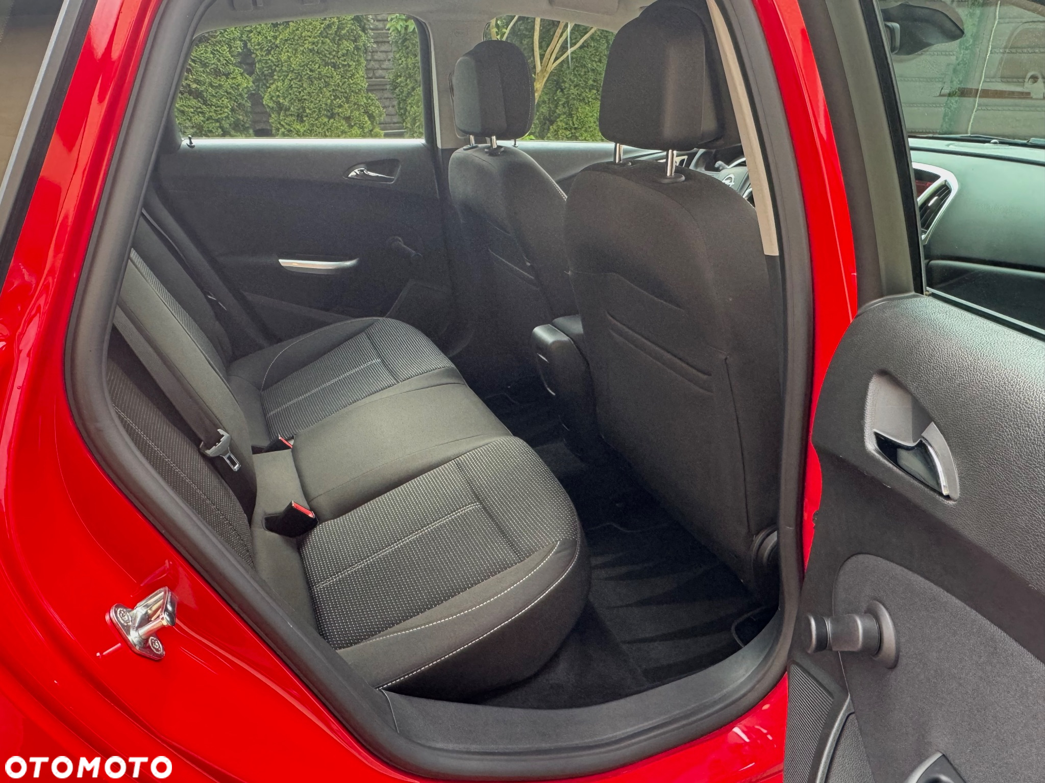 Opel Astra 1.6 Turbo 150 Jahre - 15
