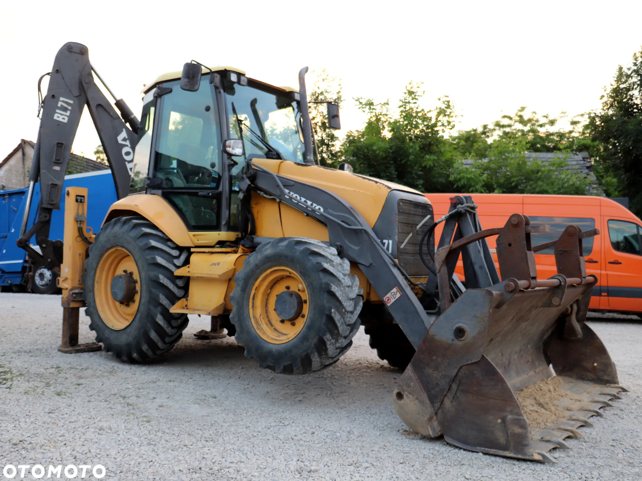 Volvo BL71 - 8