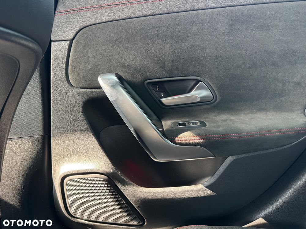 Mercedes-Benz CLA 250 7G-DCT AMG Line - 24