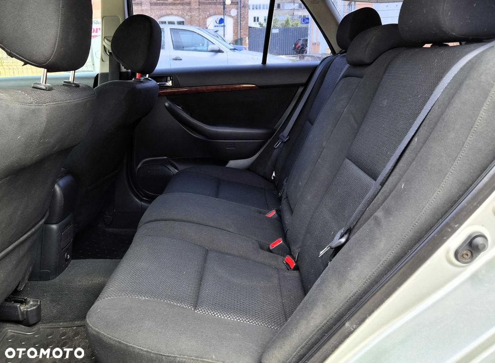 Toyota Avensis - 7