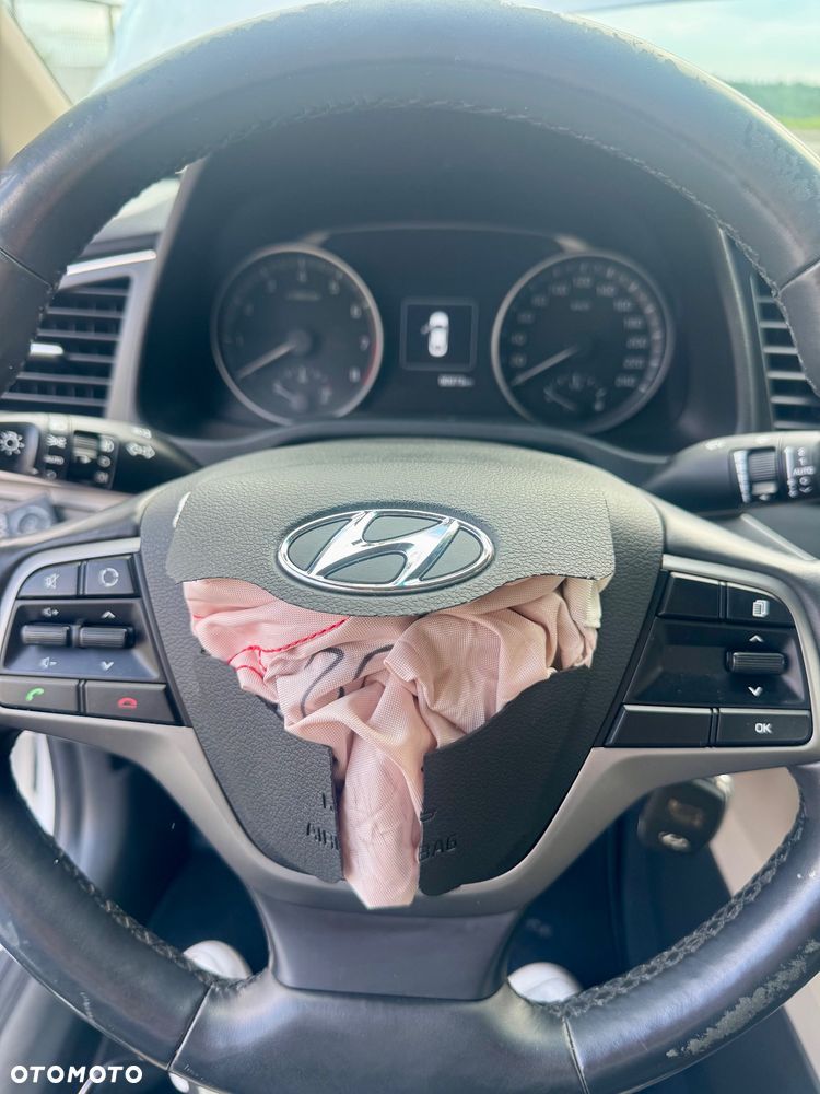 Hyundai Elantra 1.6 Style - 25