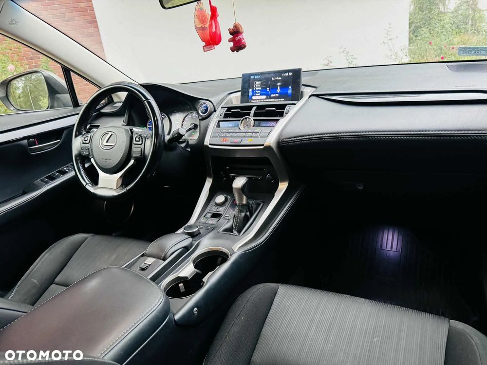 Lexus NX 300h Elite 2WD - 29