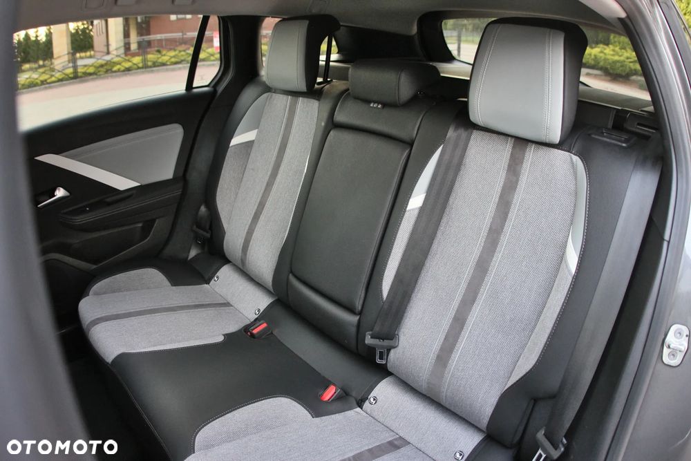 Opel Astra 1.2 Turbo Elegance - 31