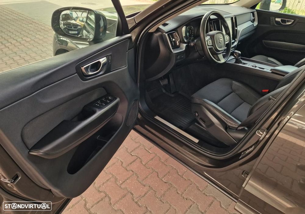 Volvo XC 60 2.0 D4 Momentum Geartronic - 9