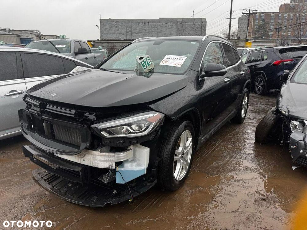 Mercedes-Benz GLA 250 4Matic 7G-DCT Urban - 2