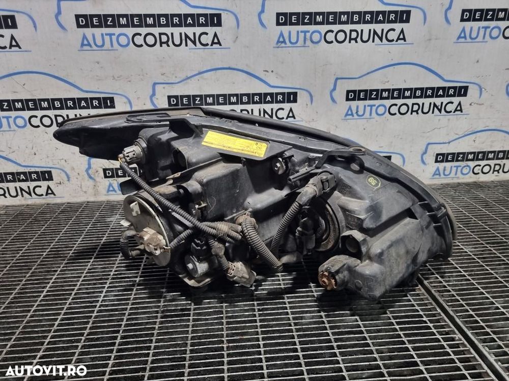 Far Dreapta Lexus RX 400 H 2004 - 2009 SUV 4 Usi (1264) Cu lupă - 2