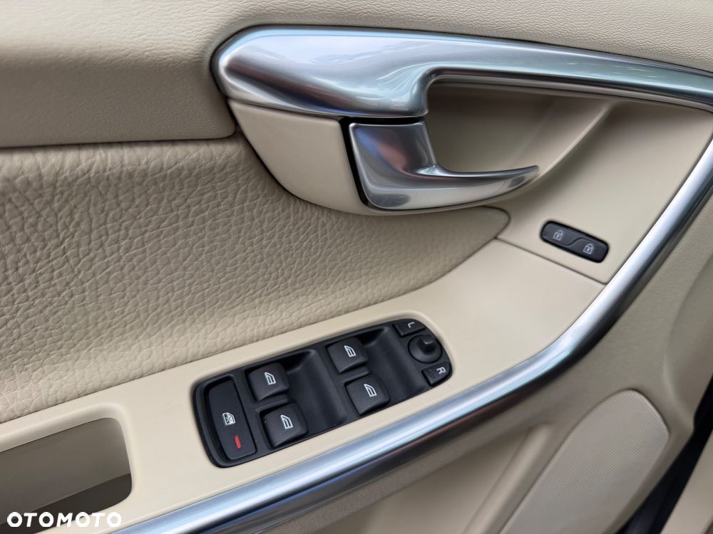 Volvo XC 60 3.2 AWD RDesign - 18