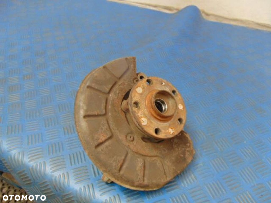 VOLKSWAGEN TOURAN 2.0D ZWROTNICA PRAWY PRZÓD - 5