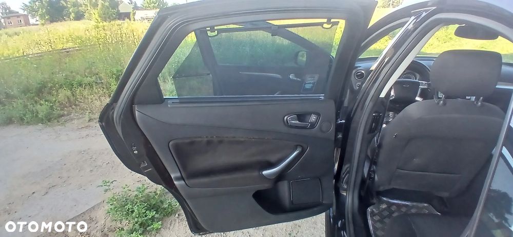 Ford Mondeo 1.8 Ambiente - 17