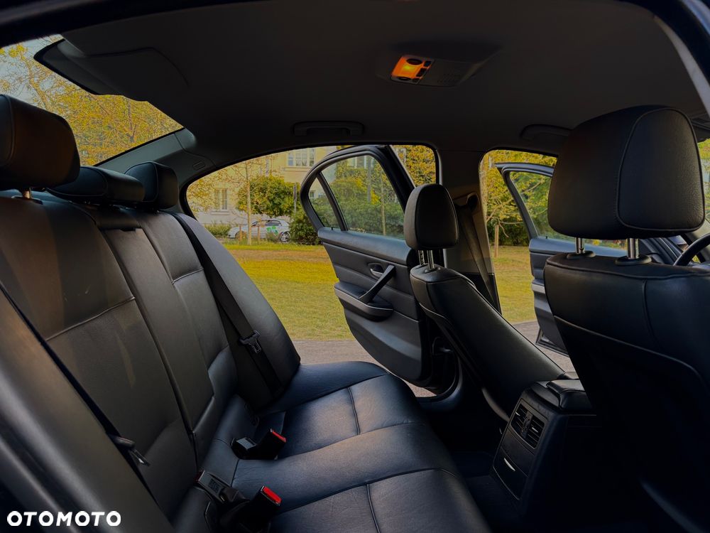 BMW Seria 3 318d - 17