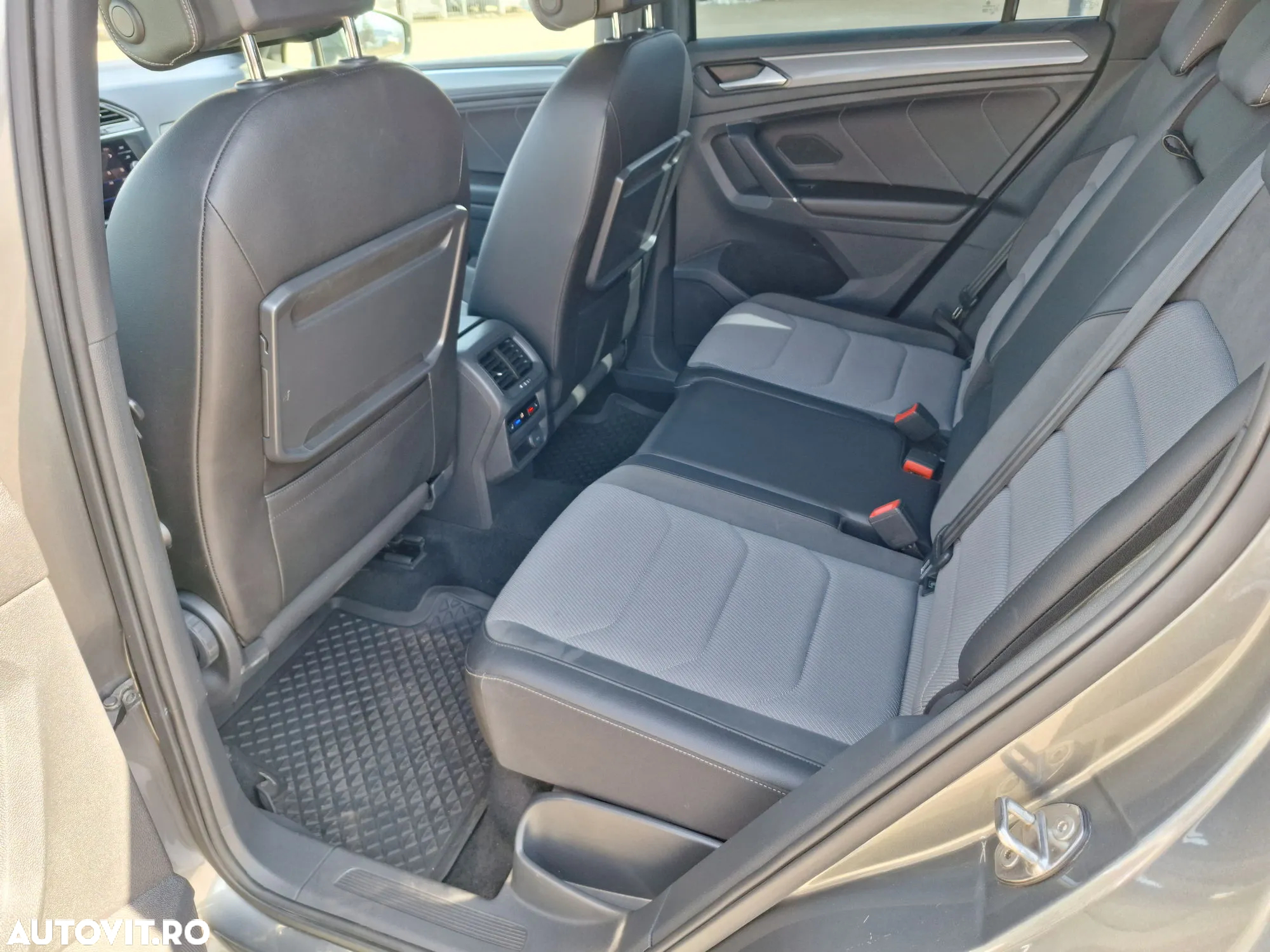 Volkswagen Tiguan - 11