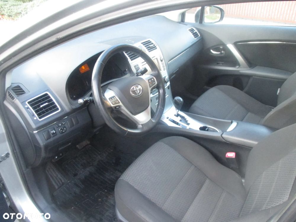 Toyota Avensis 1.8 Multidrive S Comfort - 11