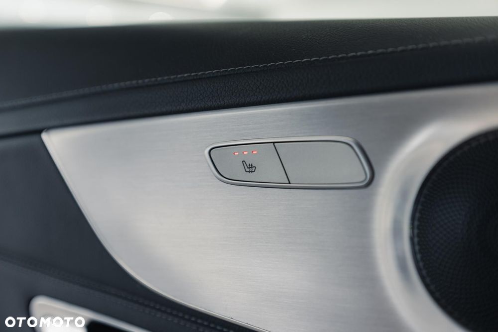 Mercedes-Benz Klasa C 300 9G-TRONIC - 28