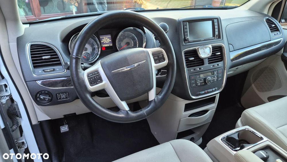 Chrysler Town & Country 3.6 Limited - 4