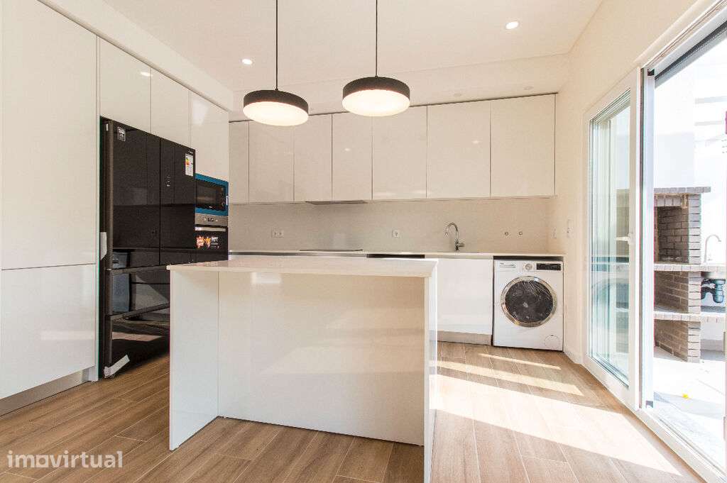 Casa / Villa T3 em Fernão Ferro de 140,00 m2 - Grande imagem: 2/10