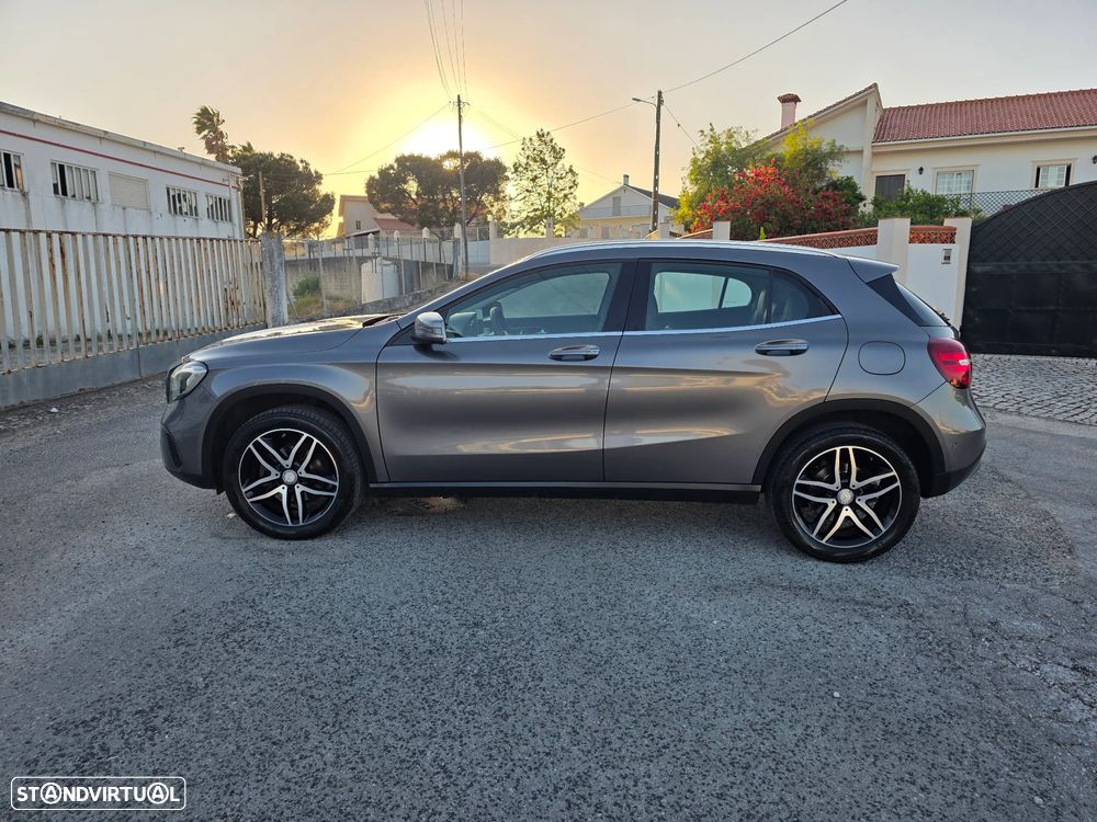 Mercedes-Benz GLA 180 d Urban - 2