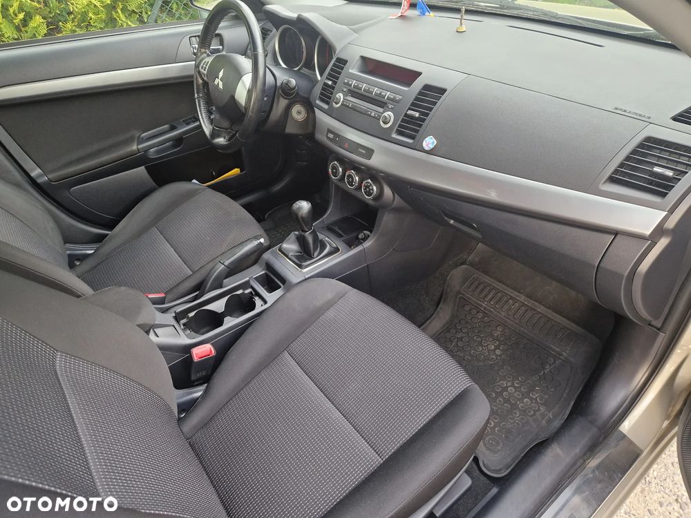 Mitsubishi Lancer 1.5 Inform ASTC - 6