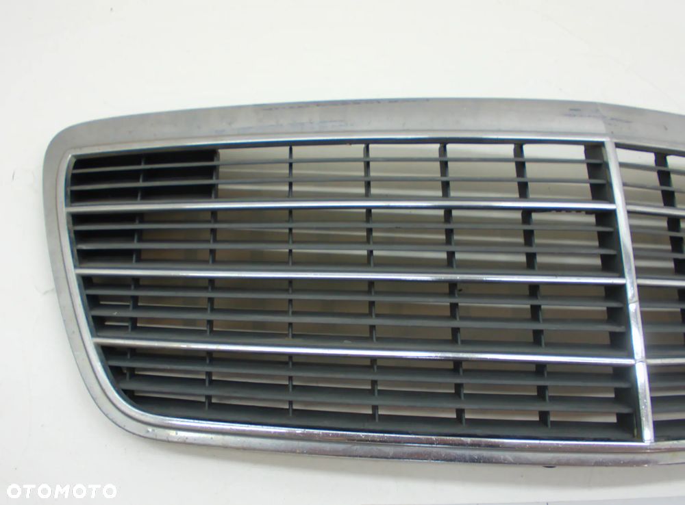 Mercedes W210 Grill    210 880 05 83 - 2