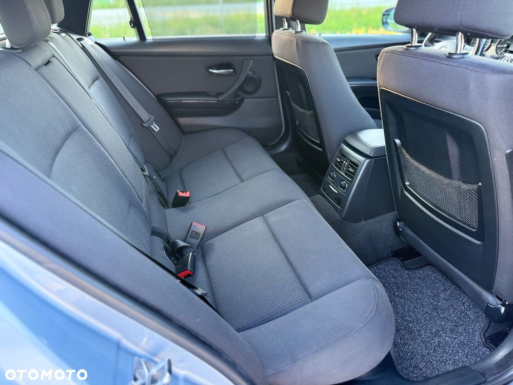 BMW Seria 3 318i - 22