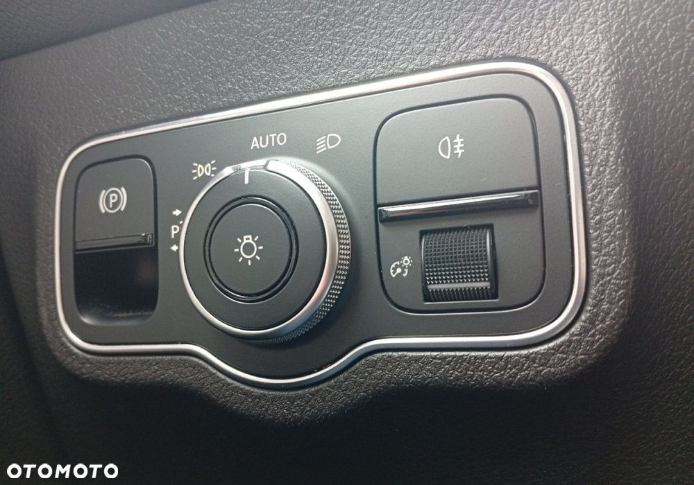 Mercedes-Benz GLB - 34