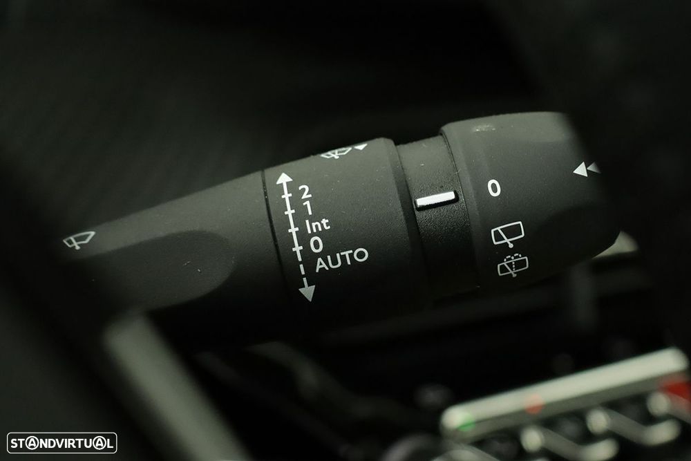 Peugeot 2008 1.2 PureTech Allure - 19