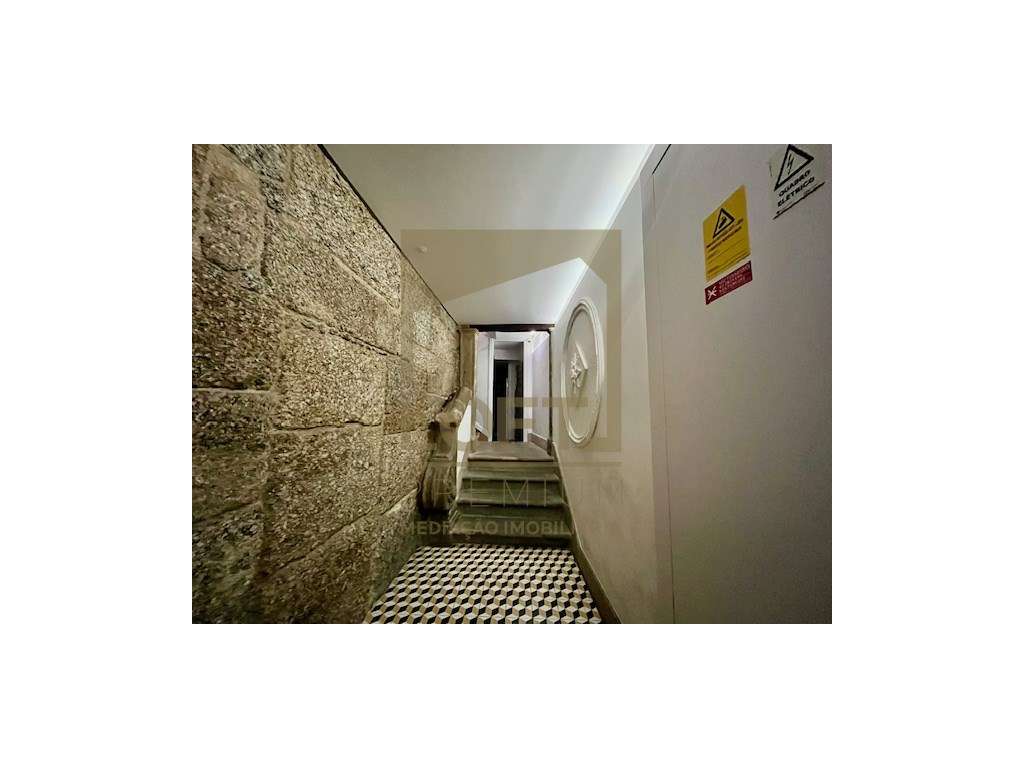 Apartamento T1 Mobilado e Equipado no Centro de Guimarães - Grande imagem: 2/19