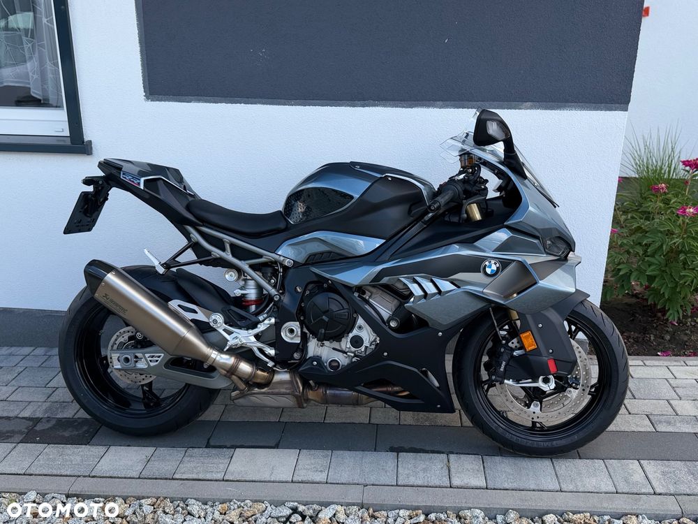 BMW S - 1